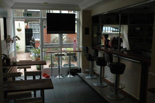 Crestfield Hotel, London
