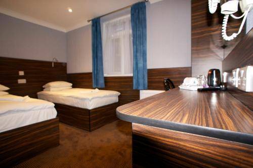 Crestfield Hotel, London