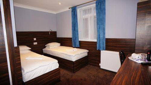 Crestfield Hotel, London