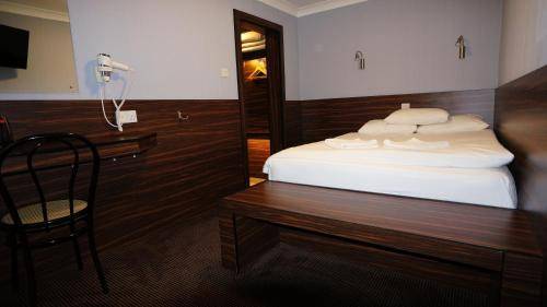 Crestfield Hotel, London