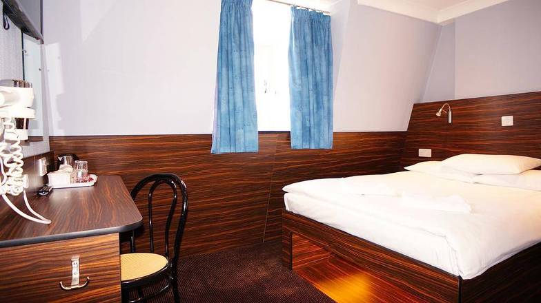 Crestfield Hotel, London