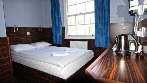 Crestfield Hotel, London